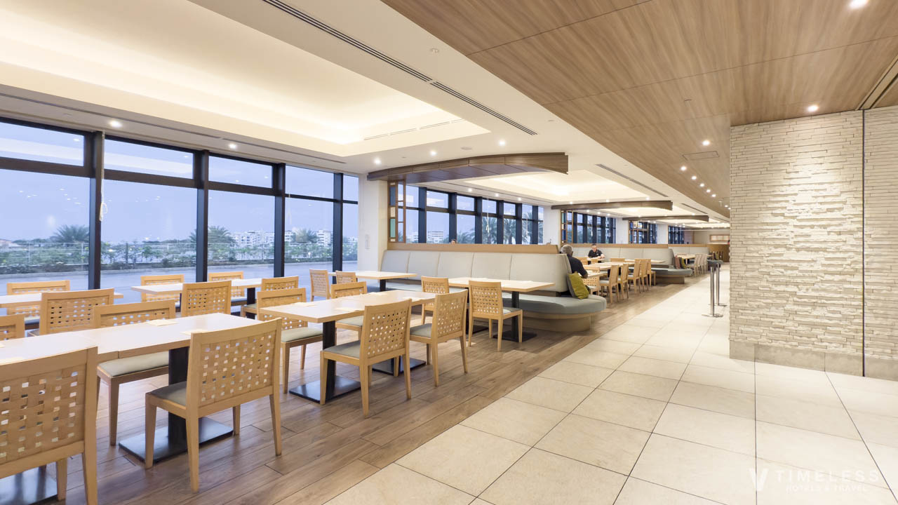 ビュッフェレストラン「スリユン」の店内