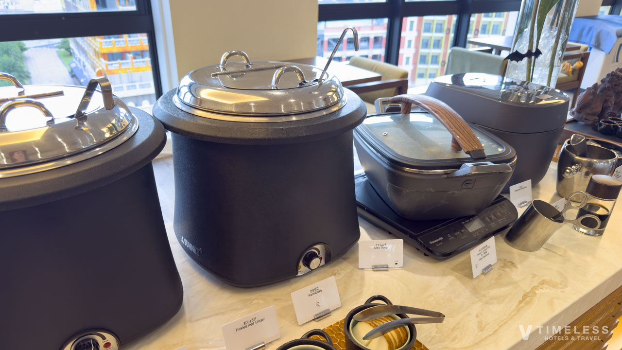 ごはんやみそ汁、焼き魚など