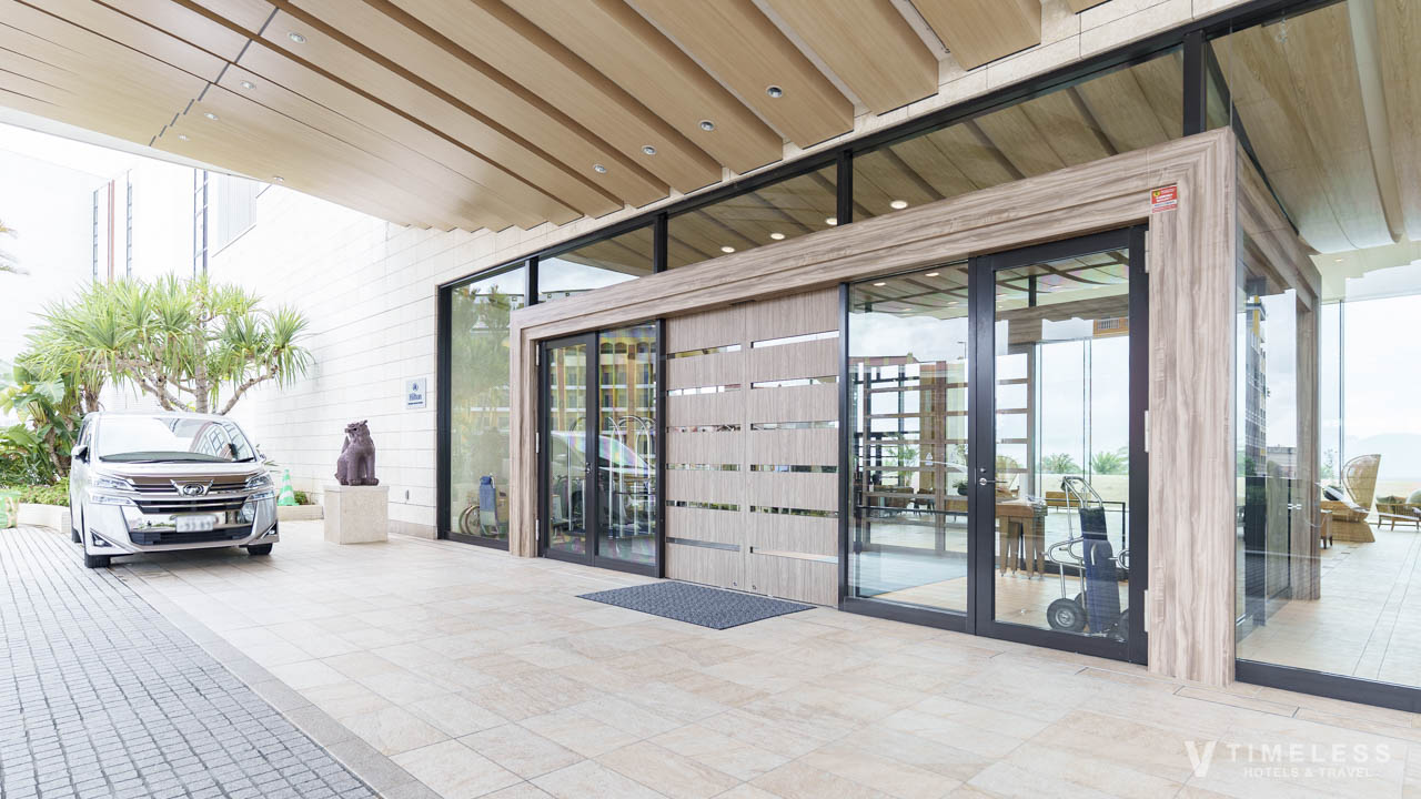 ヒルトン沖縄北谷リゾートのエントランス