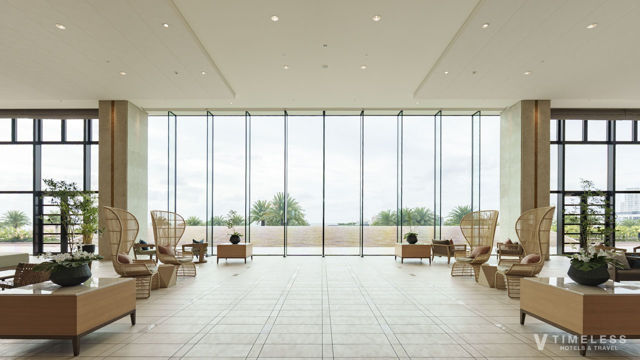 エントランスを抜けた先にある広々としたロビー