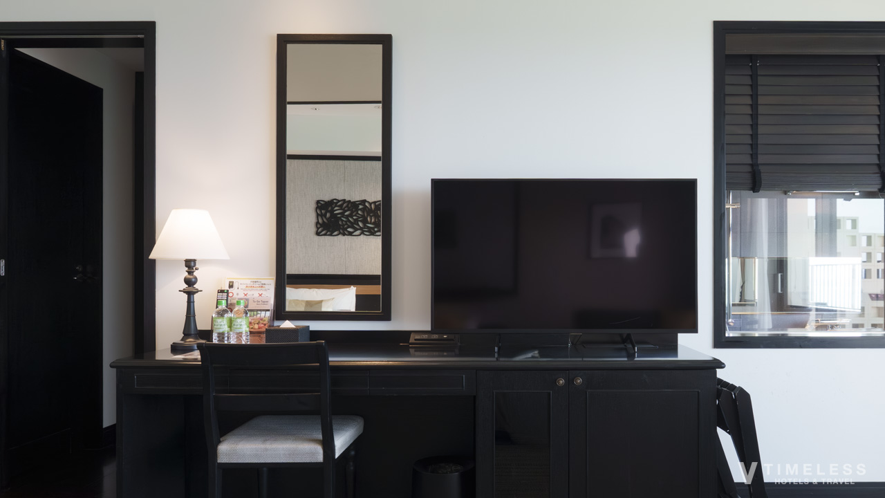 ドレッサーとテレビ