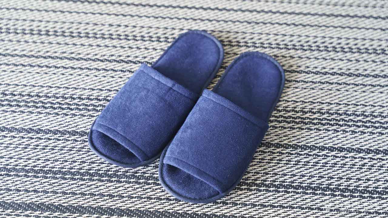 パイル地のスリッパ