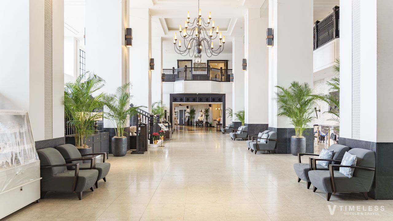 クラシックでお城のような館内