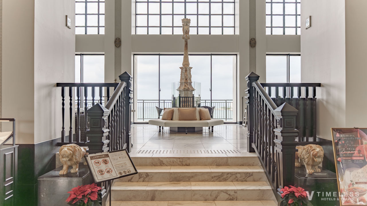 アンティーク家具やアートワークの映えるホテル