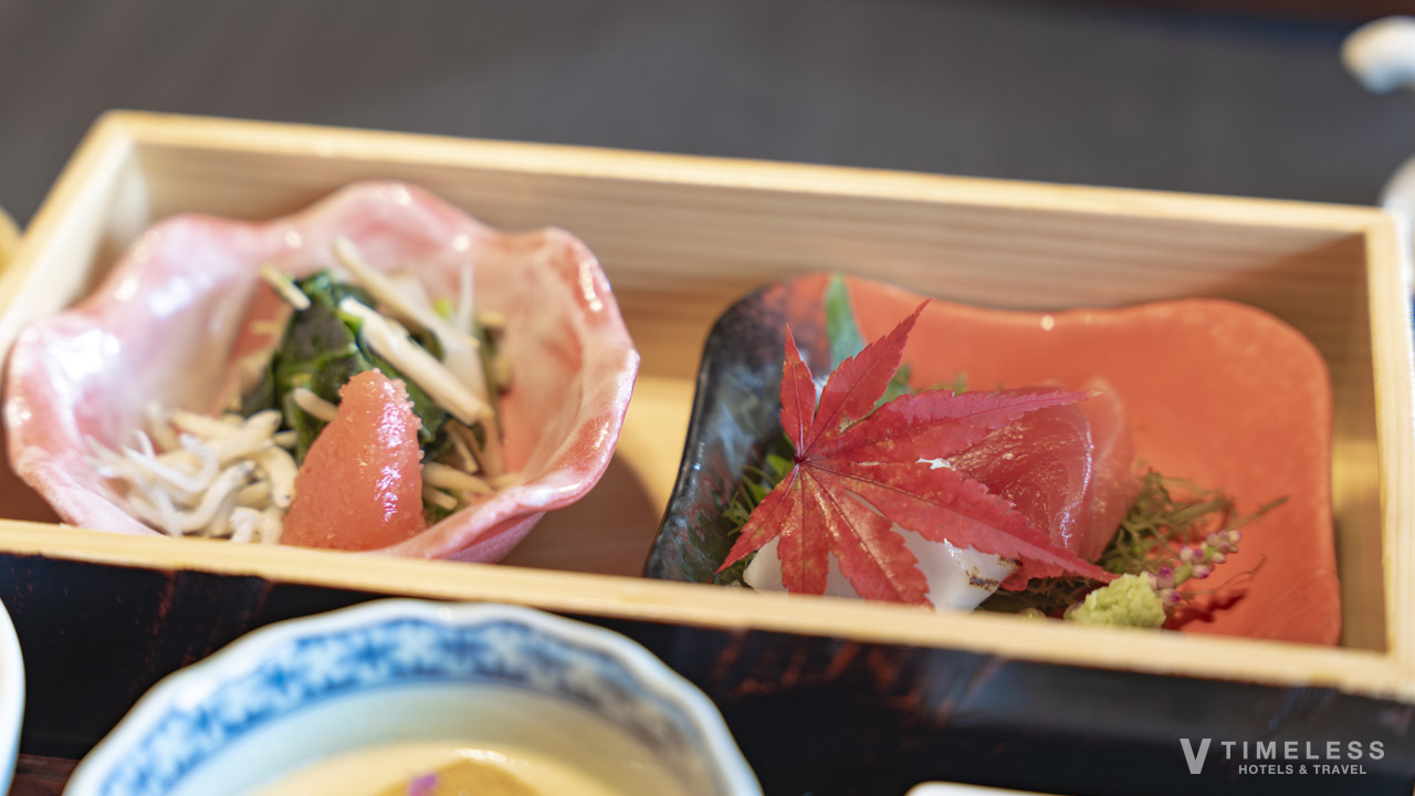 美ら海鮪 セーイカ・あしらい一式、釜揚げしらす 明太子・茸とほうれん草のお浸し