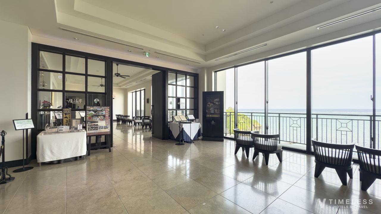 レストランフロアのロビー