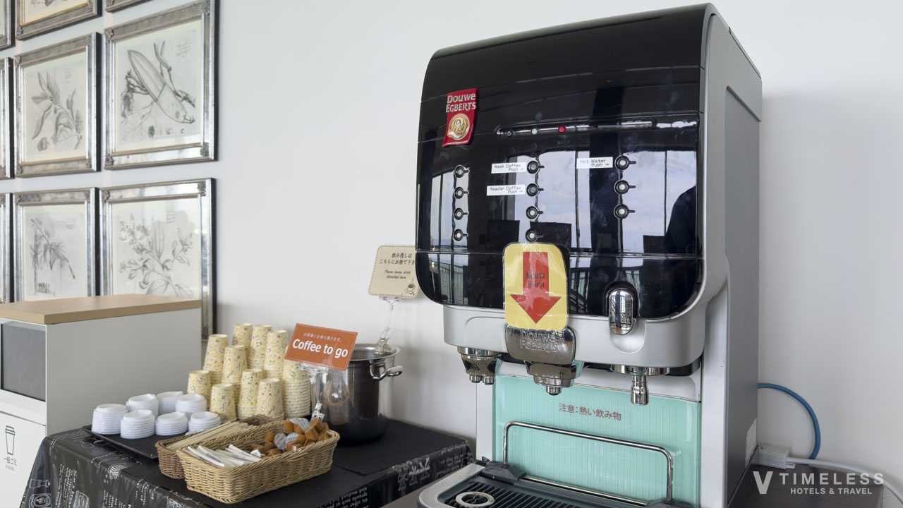 朝食会場の外には、無料のコーヒーコーナー
