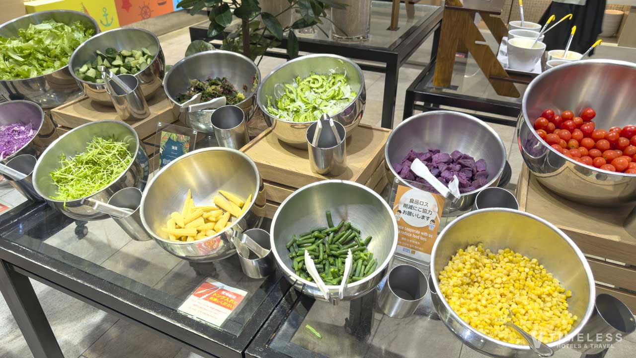 彩り豊かなサラダコーナー