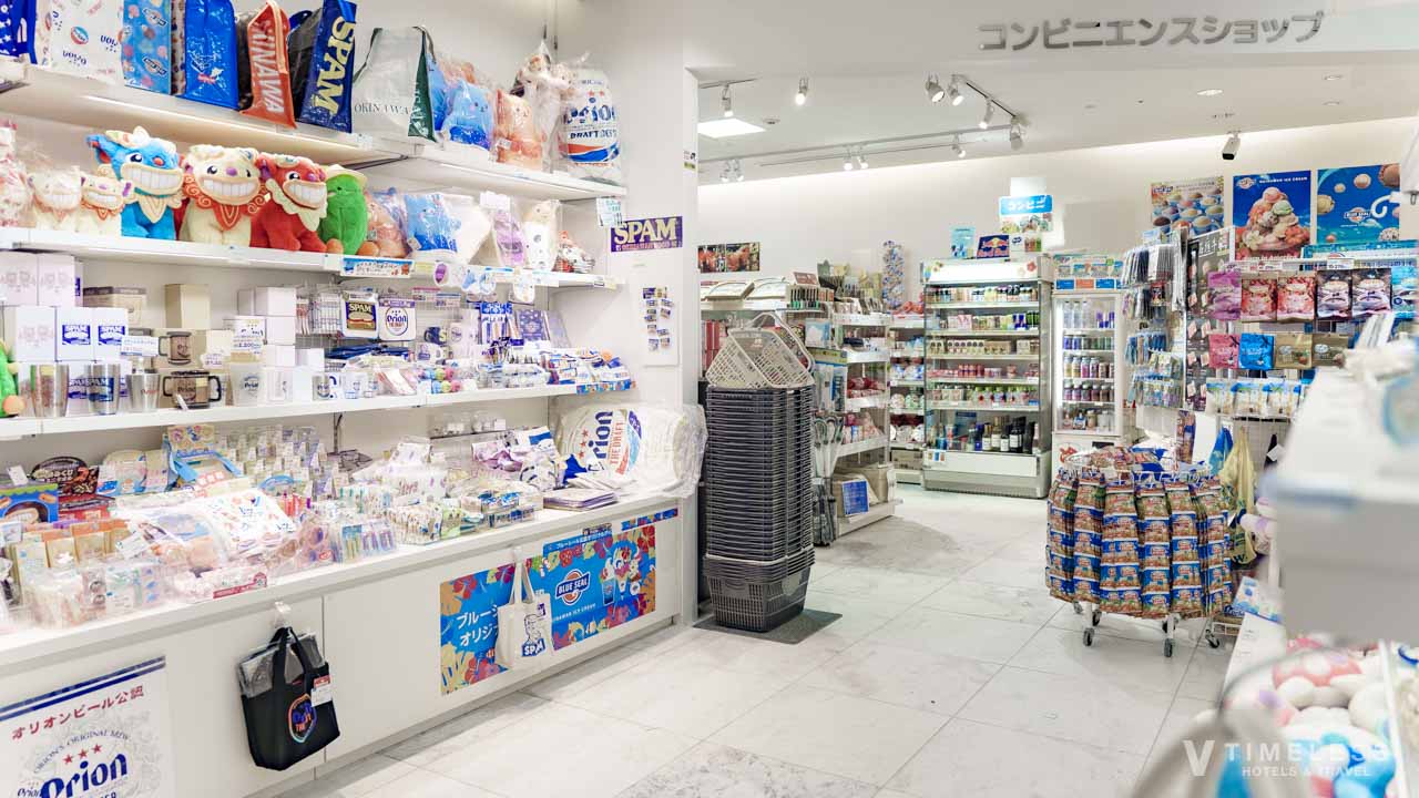 人気のオリオンビールやブルーシール、SPAMのグッズが豊富