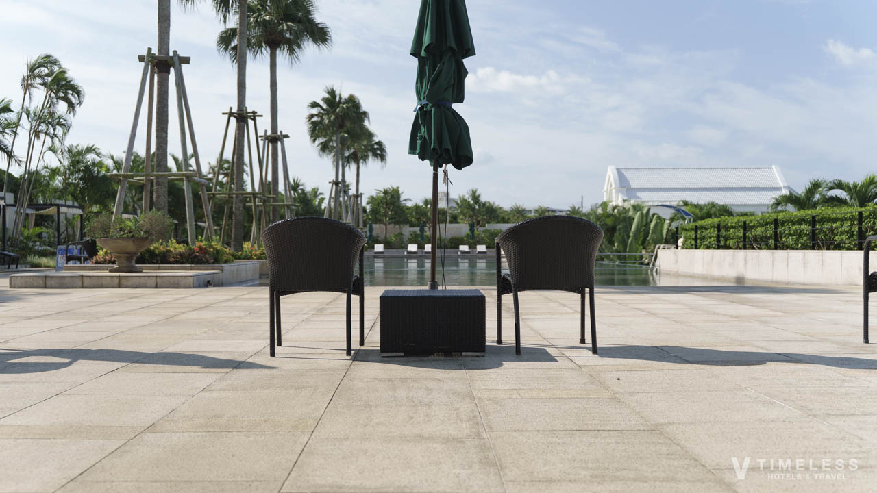 落ち着いた雰囲気のメインプール