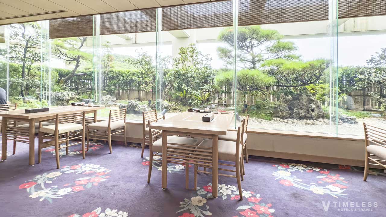 日本料理「彩（いろどり）」の落ち着いた店内