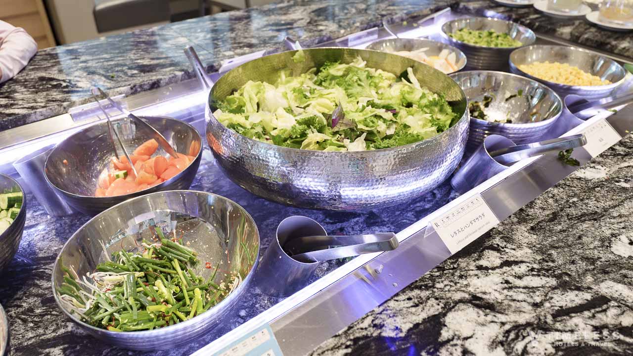 新鮮な野菜を使ったサラダ