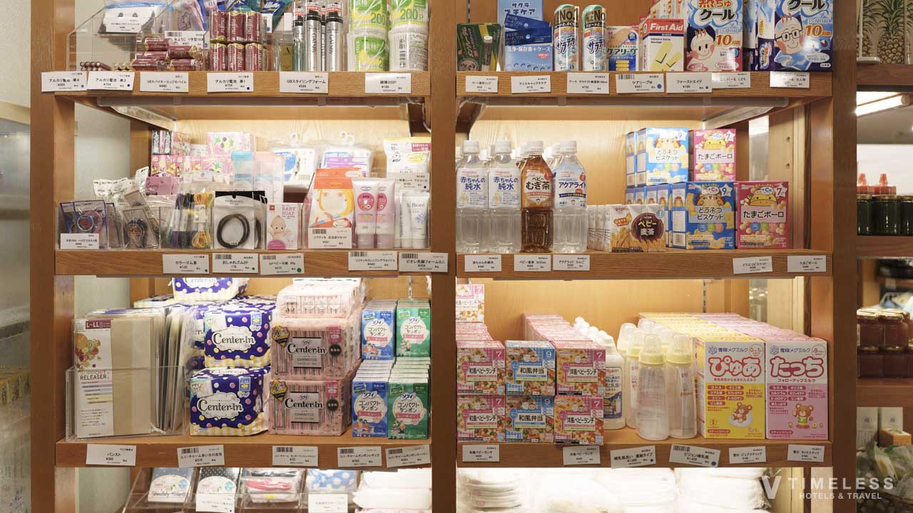 ショップでは、ベビー用品が充実