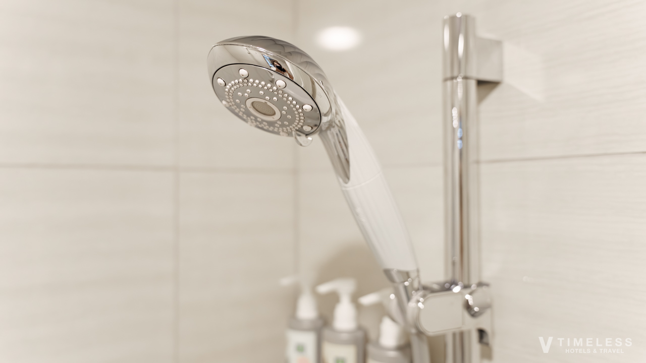 バスタブとReFaのシャワーヘッド