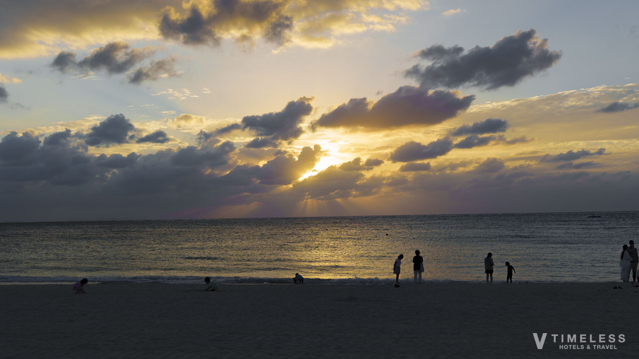 残波ビーチの夕暮れ