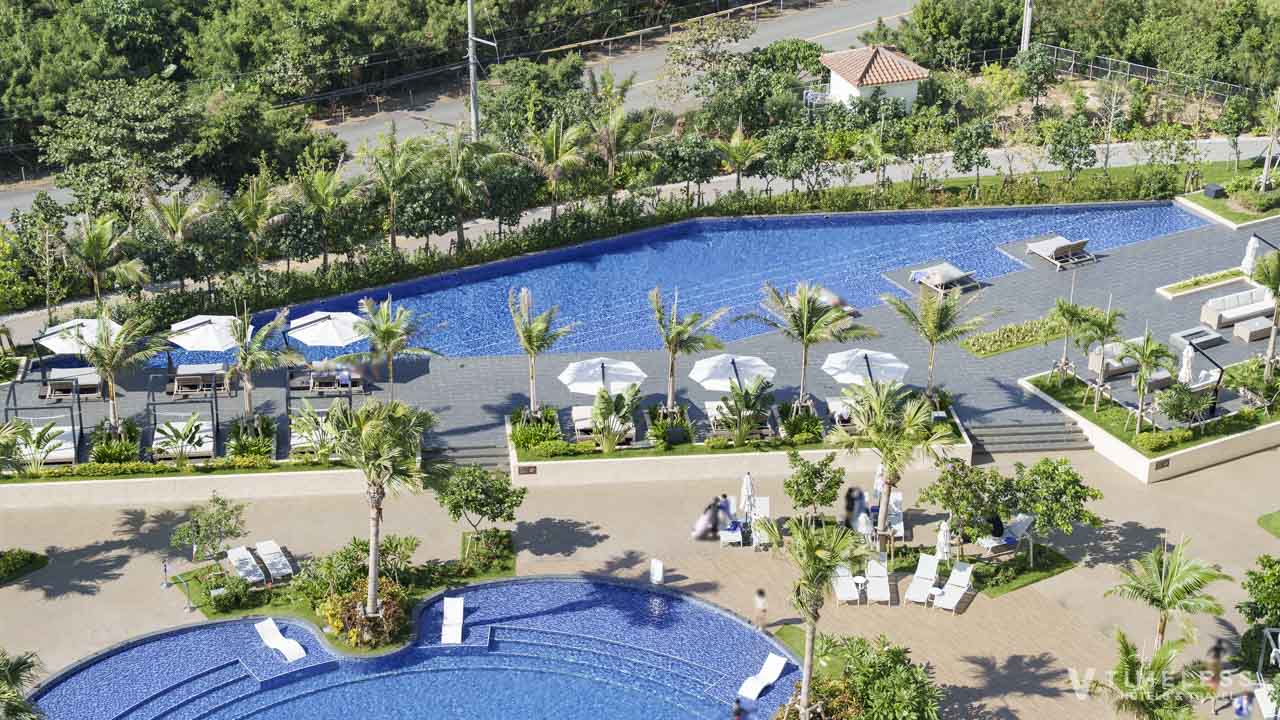 大人限定の落ち着いたプール