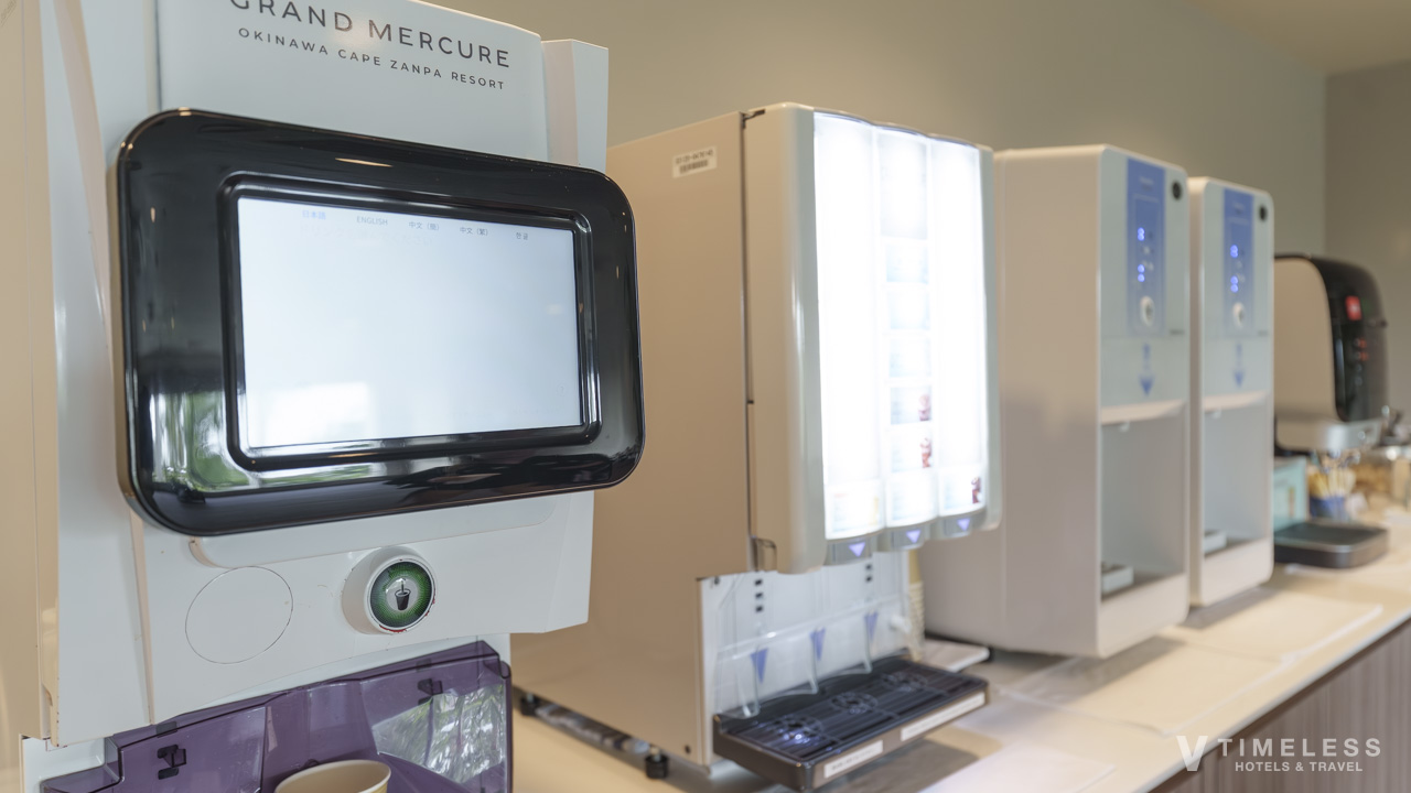 プールサイドの無料ラウンジ