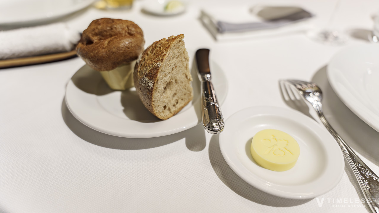 ステーキに合わせた自家製パン