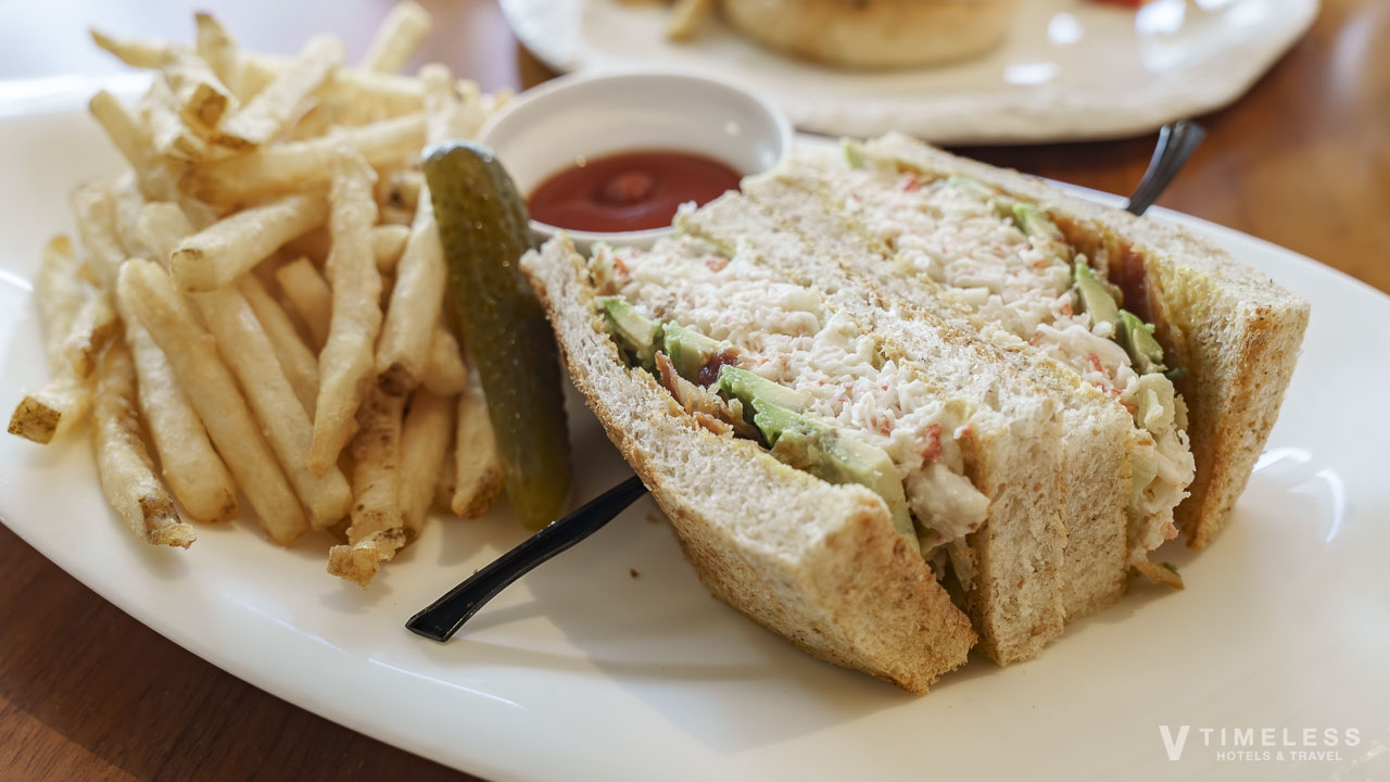 ハレクラニジョイズスペシャル（蟹サラダサンドウィッチ）