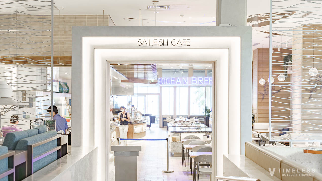 セイルフィッシュカフェの朝食ビュッフェ会場入口|明るく開放感のあるリゾートレストラン