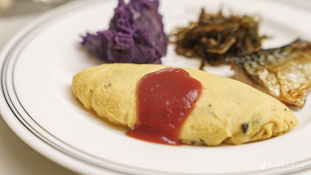 セイルフィッシュカフェ朝食ビュッフェのふわふわオムレツと付け合わせ料理