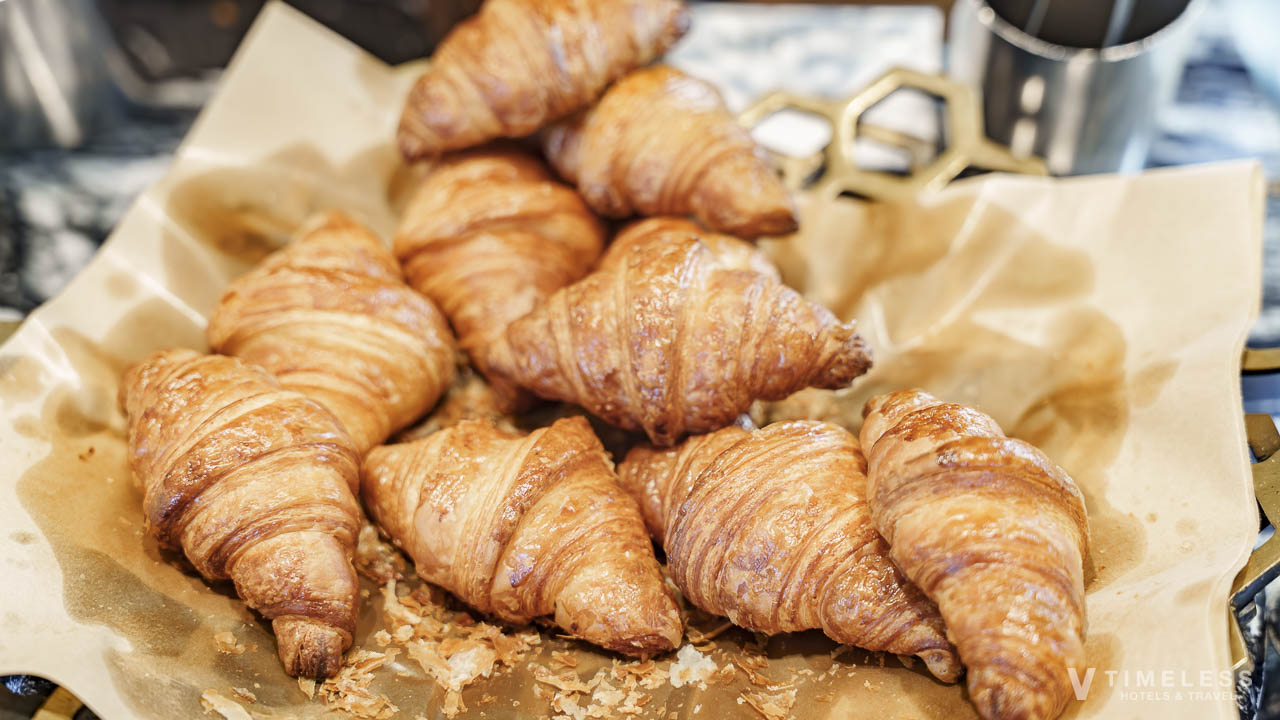 セイルフィッシュカフェ朝食ビュッフェの焼きたてクロワッサン