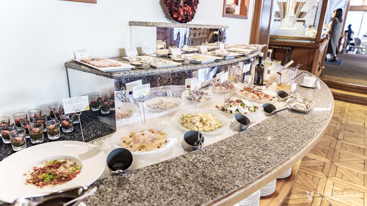 ルネッサンスリゾートオキナワのフォーシーズンの朝食に並ぶ冷菜と前菜メニュー