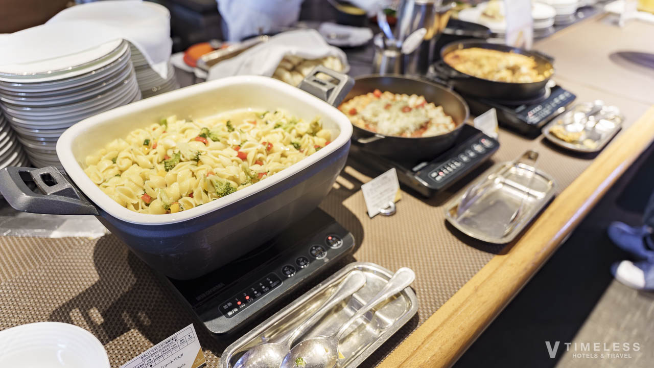 ルネッサンスリゾートオキナワのフォーシーズンの朝食ビュッフェで楽しめる温製パスタ料理