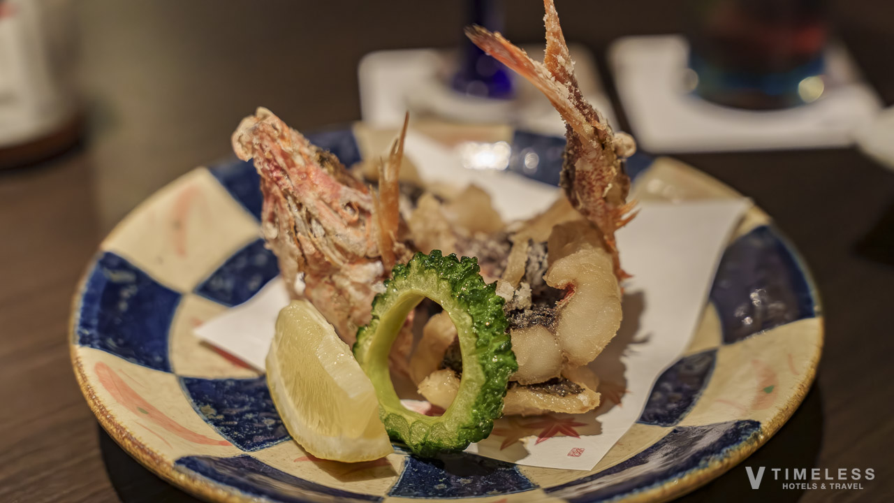 海風で味わう沖縄近海のグルクン唐揚げ