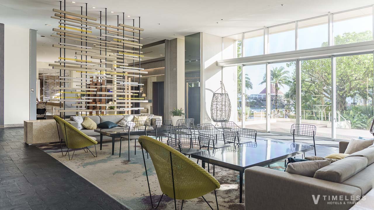 ルネッサンスリゾートオキナワのロビースペース