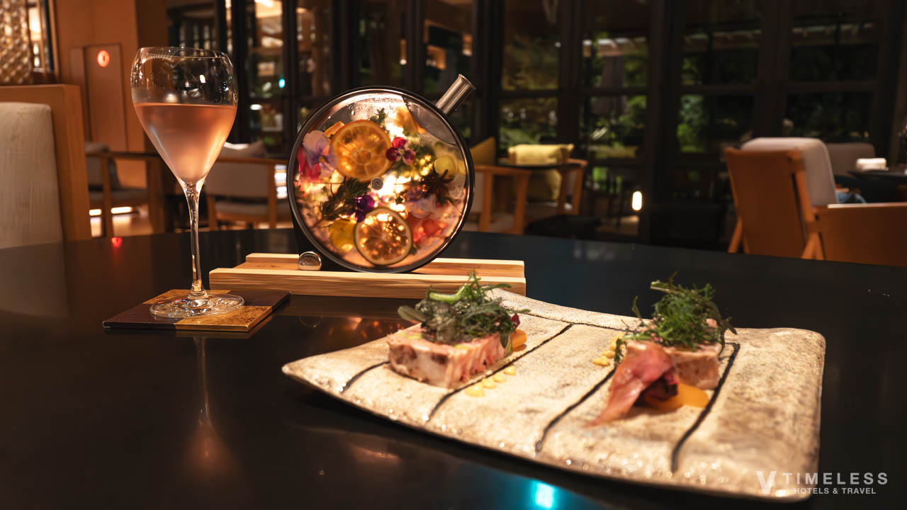 自家製ハーブや季節のフルーツをふんだんに使ったジンベースのシグニチャーカクテル