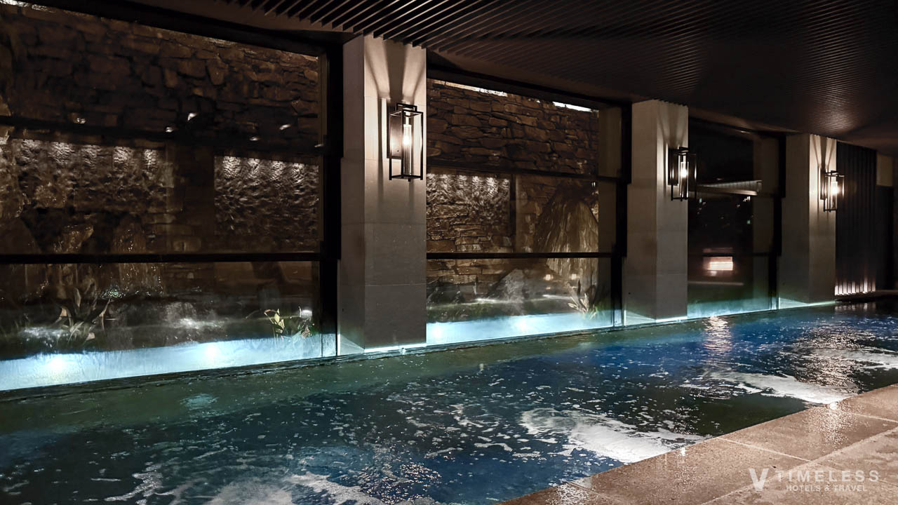 ザ・リッツ・カールトン京都の中庭とプール