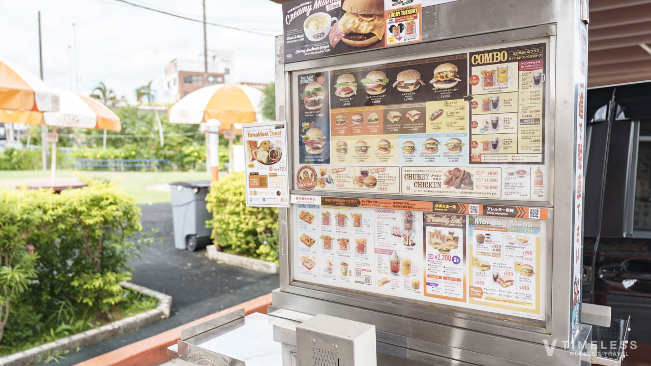 車から注文できるA&W沖縄牧港店のドライブインメニュー