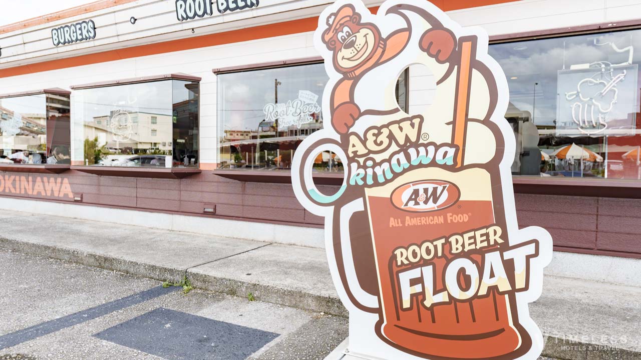 A&W沖縄牧港店のルートビアフロート看板