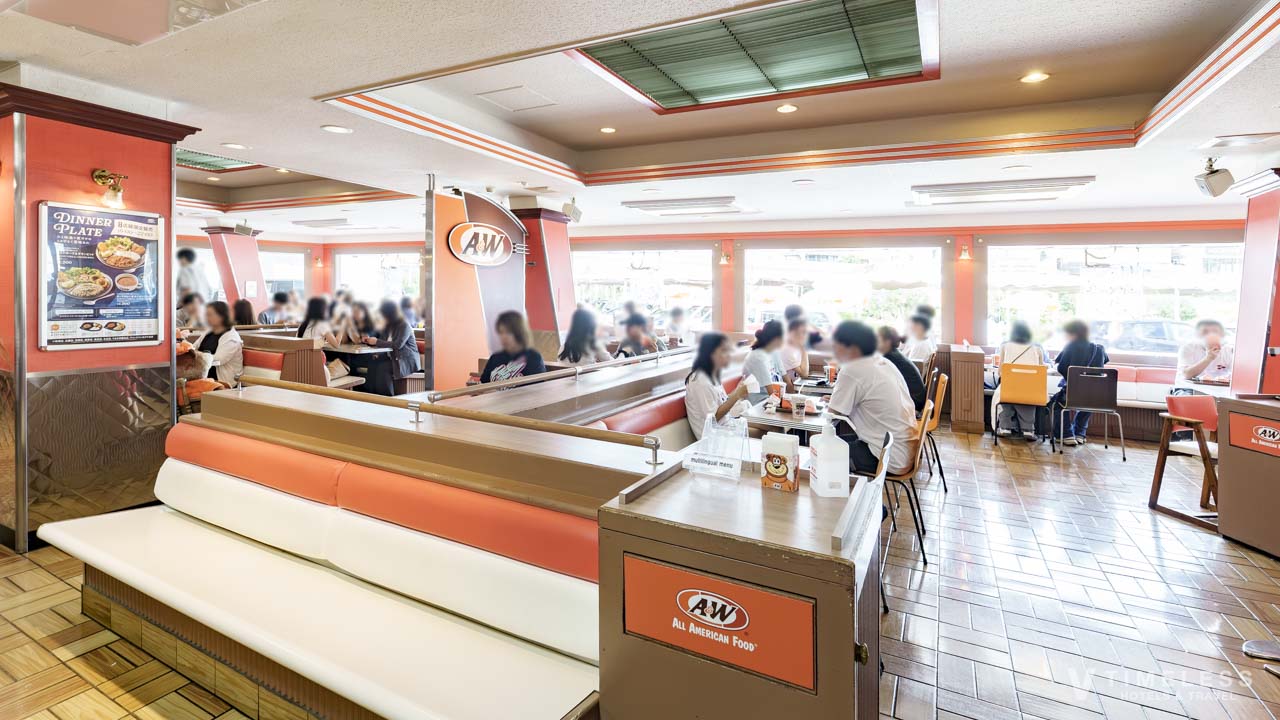 A&W沖縄牧港店の店内｜レトロなアメリカンダイナー空間