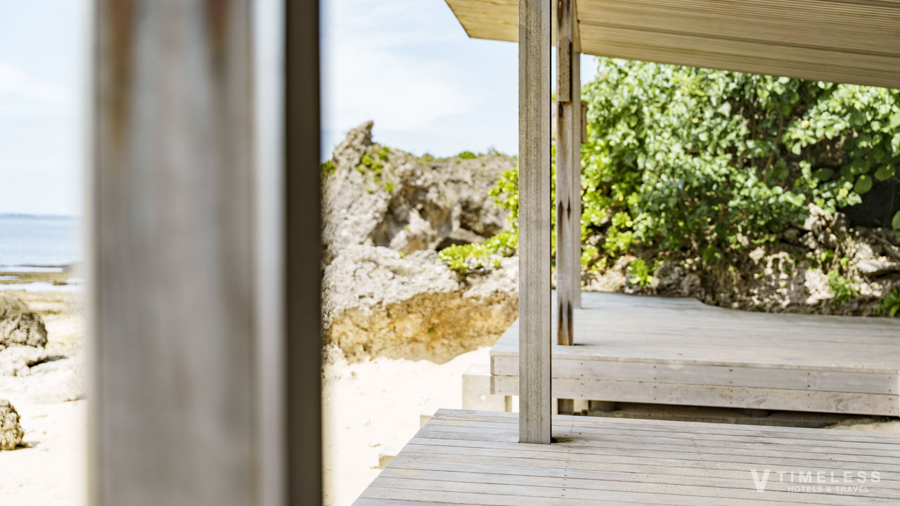 バンタカフェ by 星野リゾートのシーサイドテラスと穏やかな海｜読谷村の絶景スポット