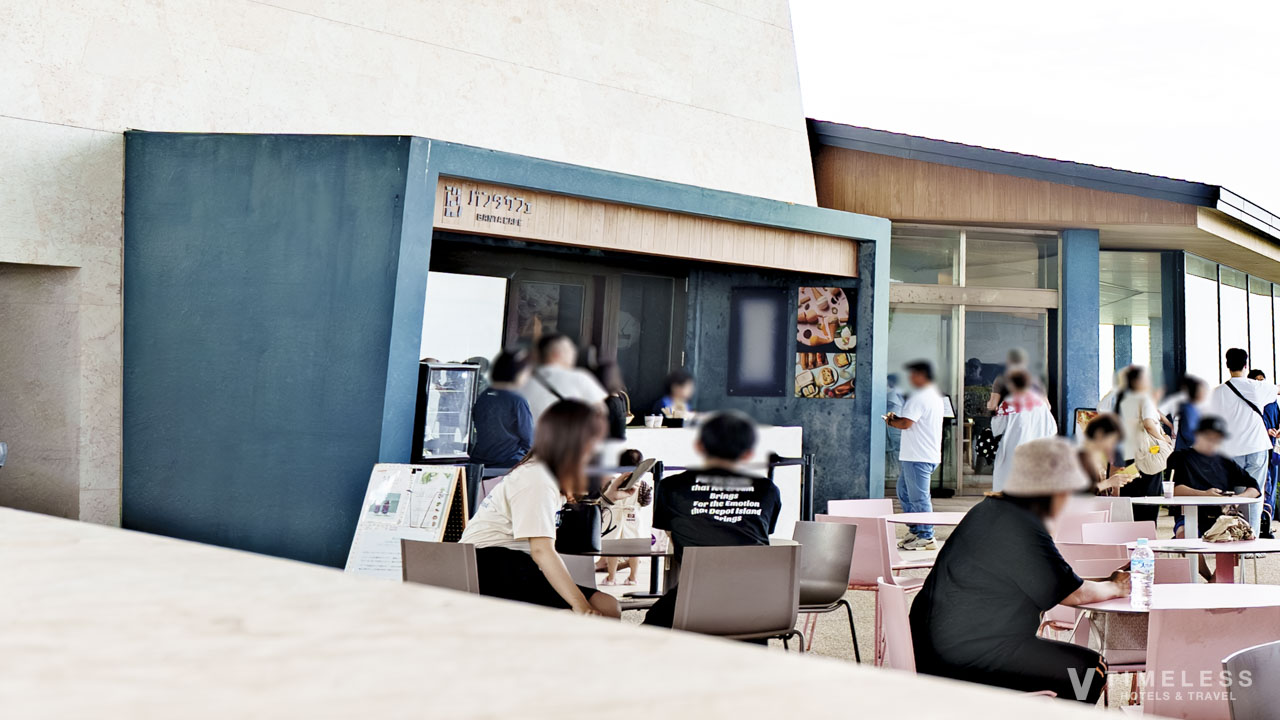 バンタカフェ by 星野リゾートのカウンターエリア｜沖縄読谷の開放的な海カフェ