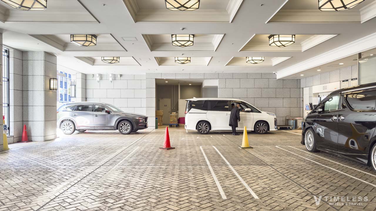 ホテルモントレ京都の車寄せスペース｜送迎やタクシー利用に便利な屋根付きエントランス前