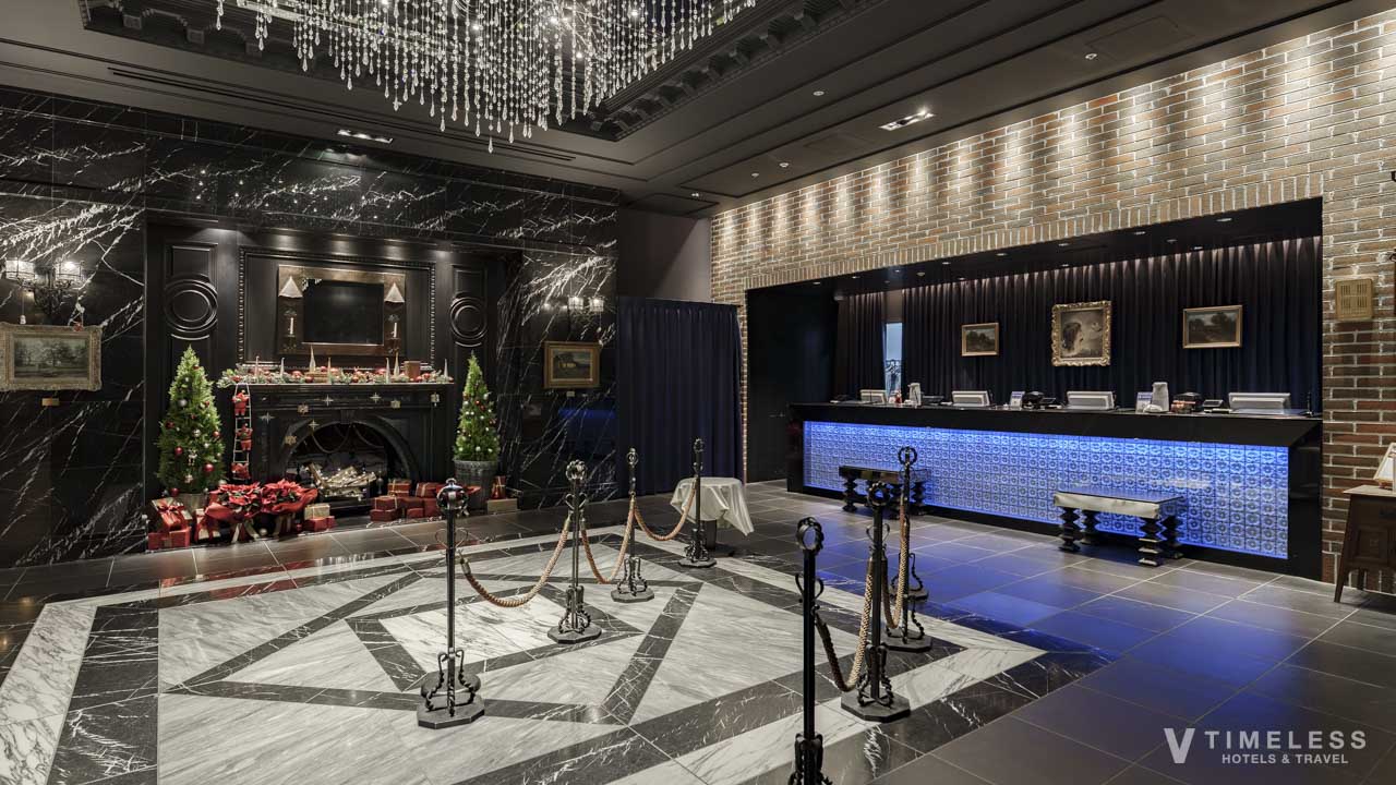 ホテルモントレ京都 ロビーのフロントカウンター｜落ち着いた照明と上質感ある受付エリア