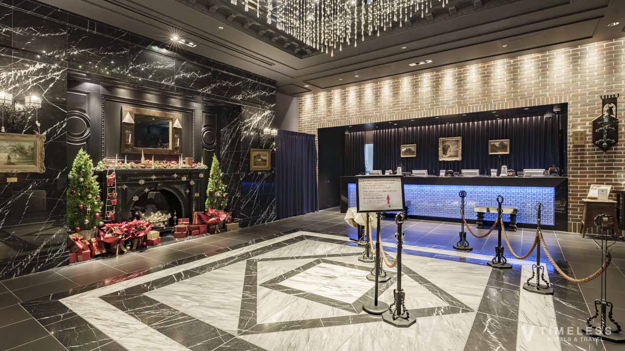 ホテルモントレ京都のロビー空間｜大理石床と装飾が美しい重厚なインテリア