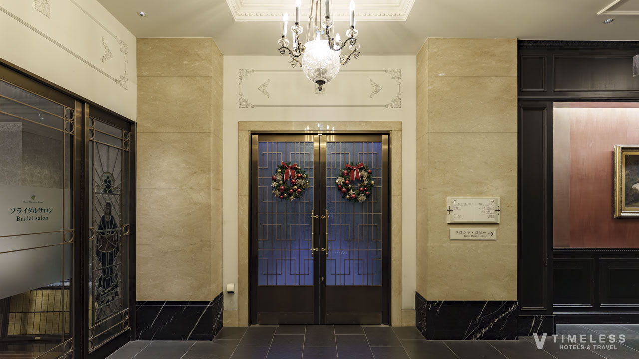 ホテルモントレ京都の館内ホール｜アンティーク調インテリアが映える共用エリア