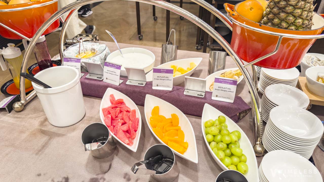 ホテルモントレ京都 朝食のフルーツコーナー｜旬の果物とヨーグルトで爽やかな朝