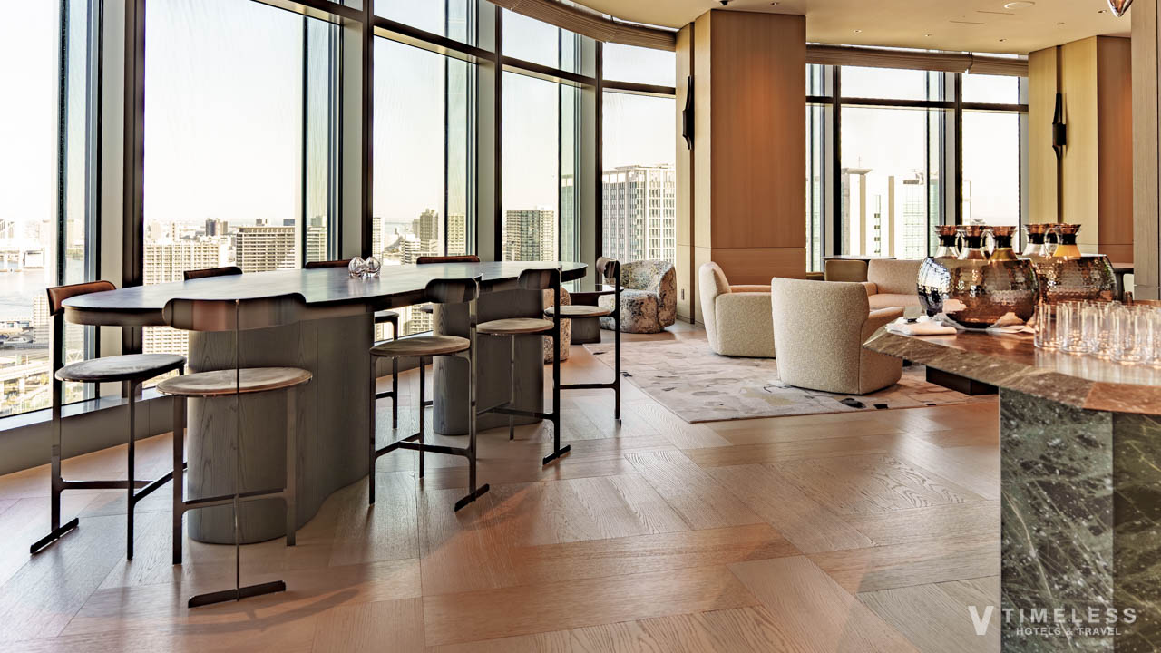JWマリオット・ホテル東京のエグゼクティブラウンジ｜昼は東京の景色を楽しめる開放的な空間