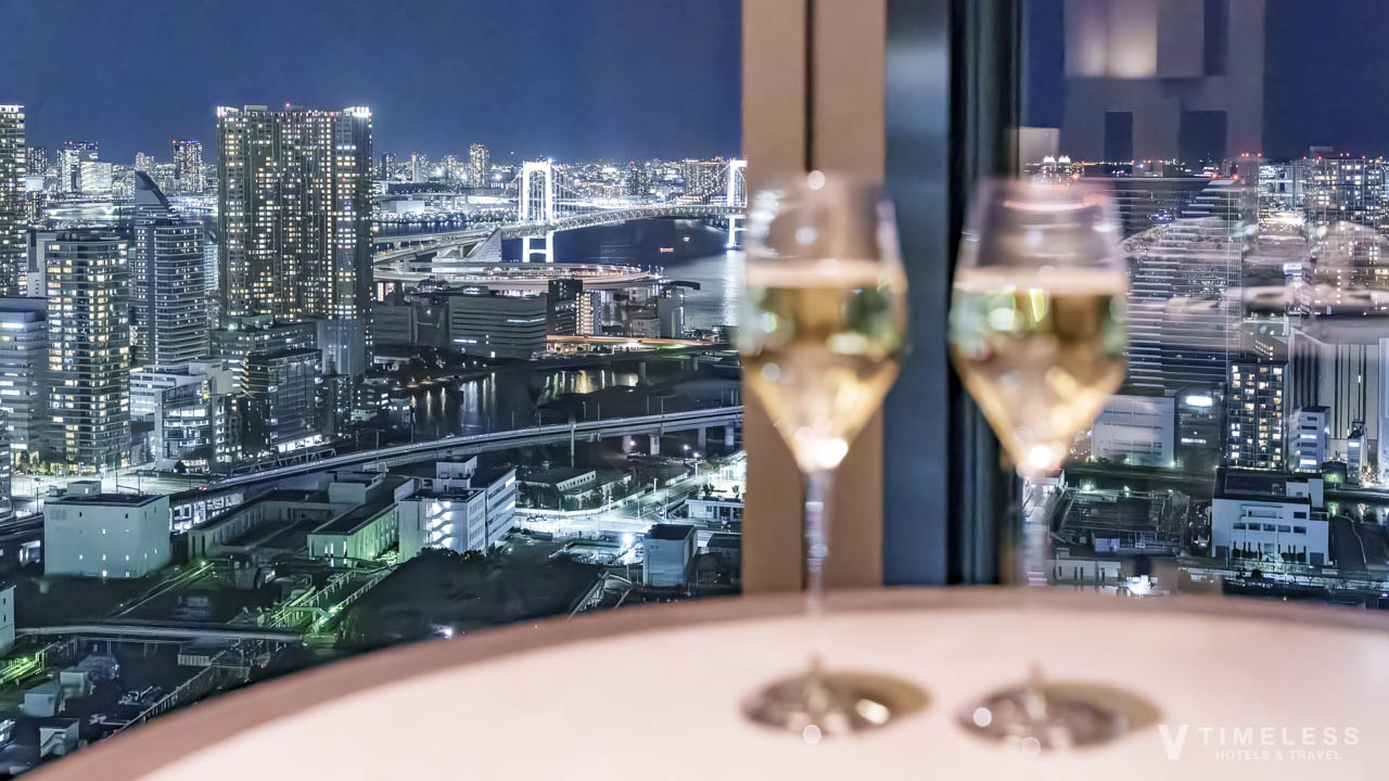 JWマリオット・ホテル東京のレインボーブリッジの夜景を眺めながら楽しむシャンパンタイム