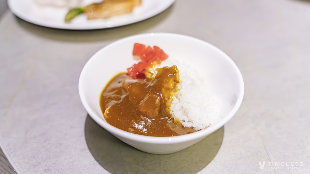 JWマリオット・ホテル東京のエグゼクティブラウンジで提供される特製カレー｜オードブルタイムに楽しめる温かい一皿