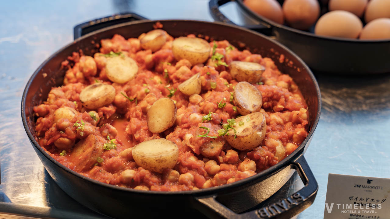 JWマリオット・ホテル東京のエグゼクティブラウンジ朝食｜豆と野菜の煮込みと卵料理