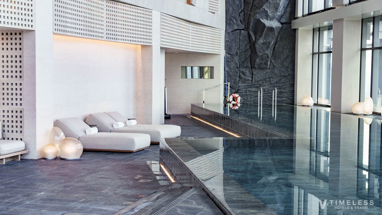 JWマリオット・ホテル東京のスパプール｜岩肌デザインが印象的な癒しの空間