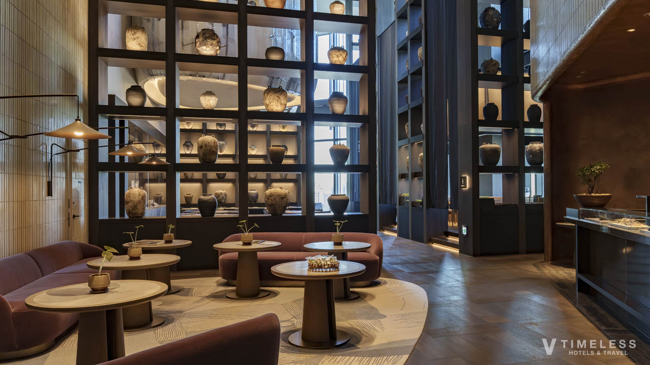 陶器アートが並ぶ上質なダイニング空間「Kakō / 華香」