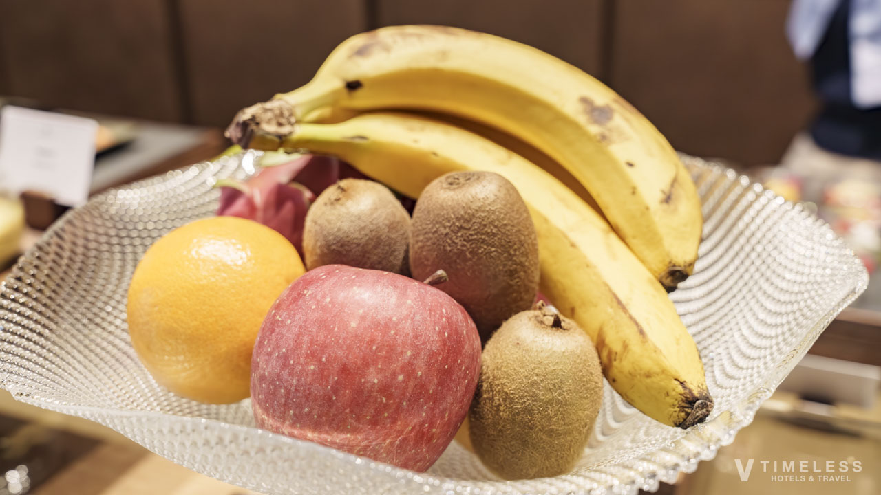 JWマリオット・ホテル東京 朝食のフルーツ｜バナナ・りんご・キウイなどのフレッシュフルーツ
