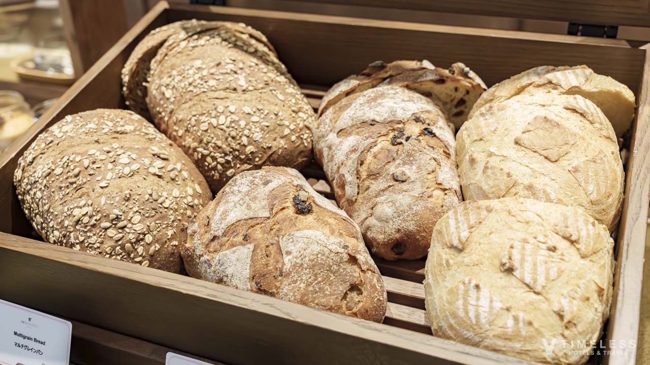 JWマリオット・ホテル東京 朝食のハードブレッド｜カンパーニュと全粒粉パン